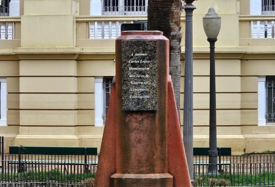 ✉️ Bustos de bronze são alvos de furto no Centro