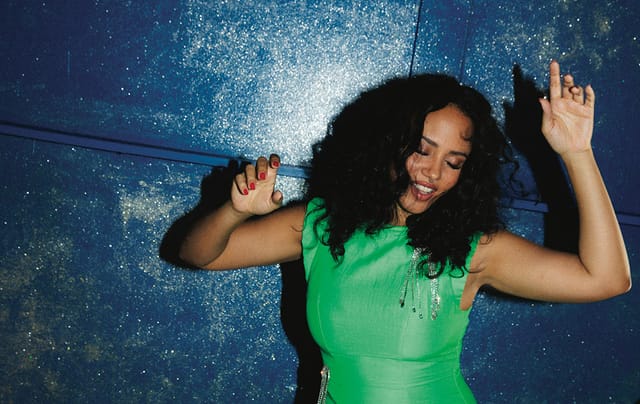 Entrevista: Mayra Andrade apresenta “reEncanto” no Opinião