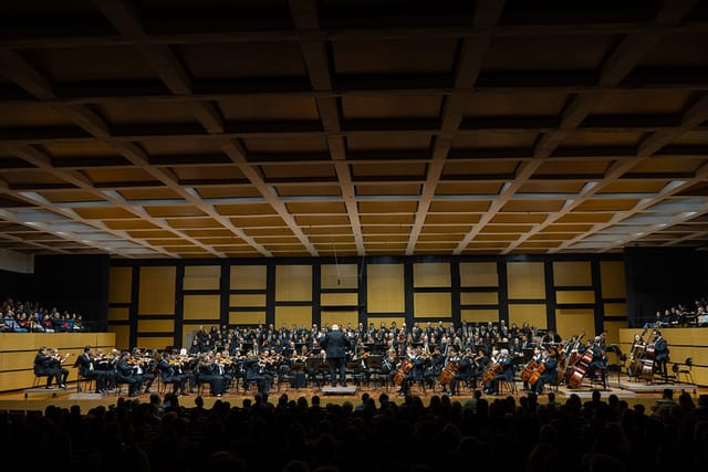 OSPA celebra 75 anos em concerto que exalta diversidade étnica e sonora do país