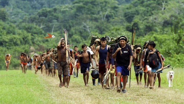 "A Queda do Céu" instaura o tempo e o espaço do Yanomami